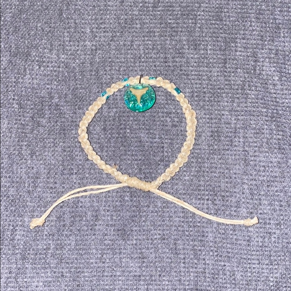 blue bracelet/fits all sizes/good condition